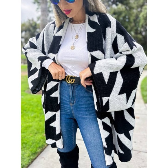 Stylish Black and White Women's Long Cardigan Sweater - Picture 1 of 6